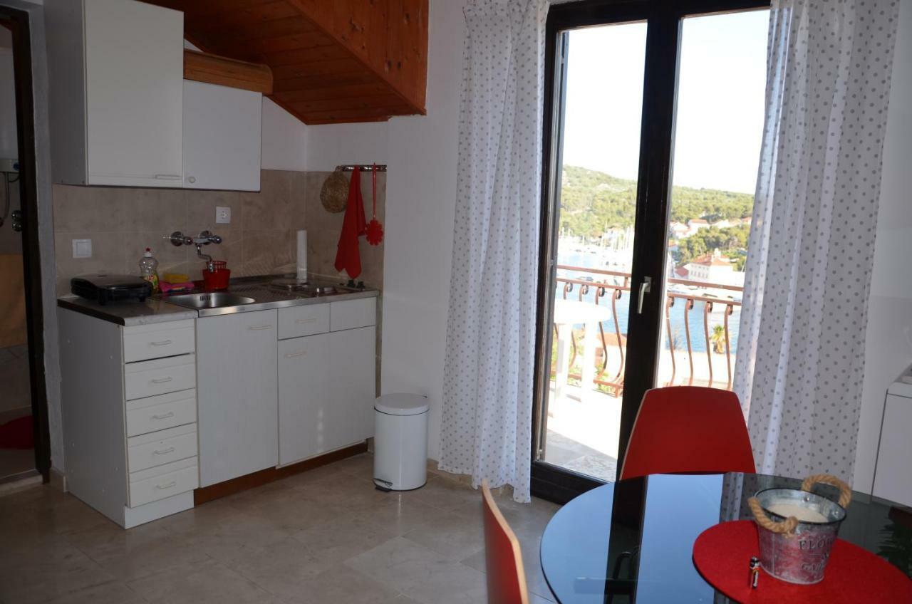 Luana Apartment Милна Экстерьер фото