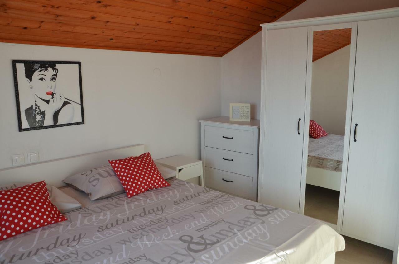 Luana Apartment Милна Экстерьер фото