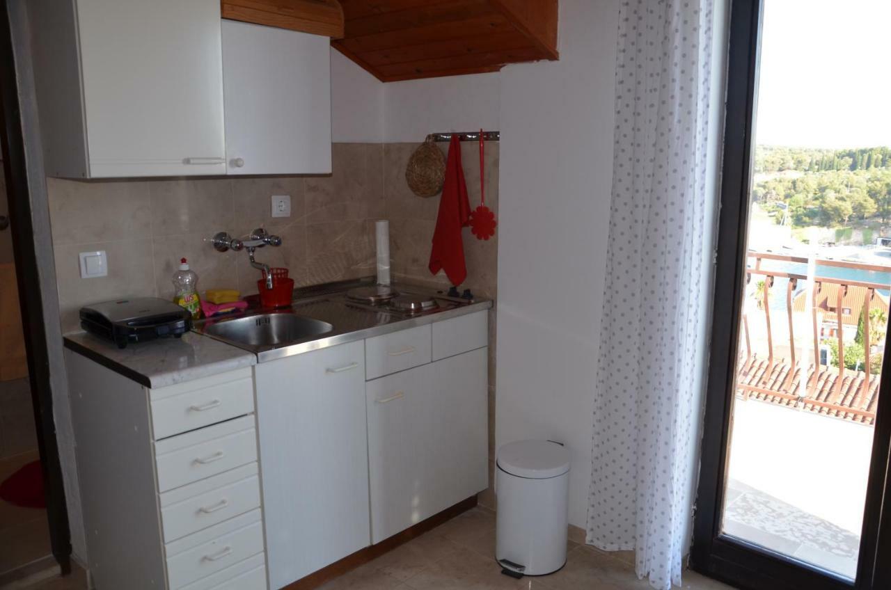 Luana Apartment Милна Экстерьер фото