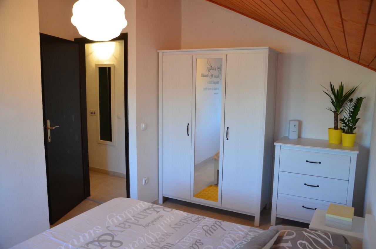 Luana Apartment Милна Экстерьер фото
